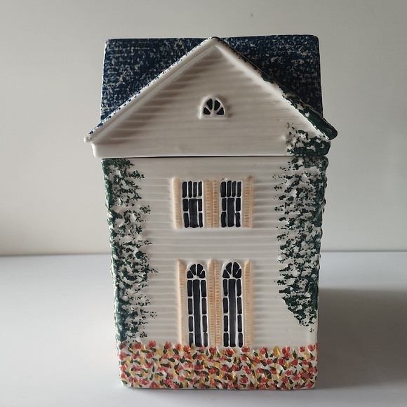 Charming House Cookie Jar with Floral Accents. - Picture 5 of 15